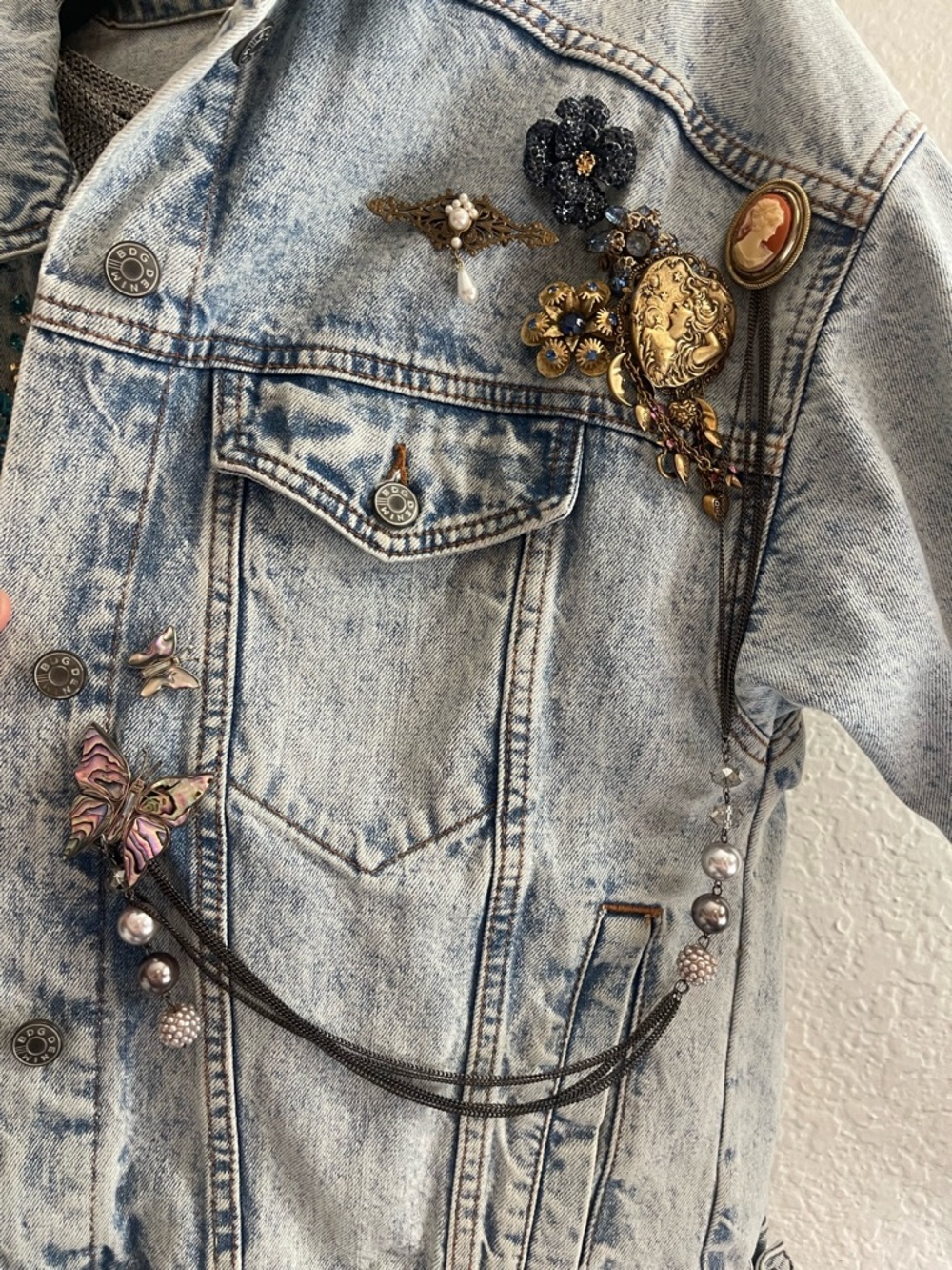 Brooch Crazy! Embellished Denim Jackets with antique brooches. - Picture 12 of 13